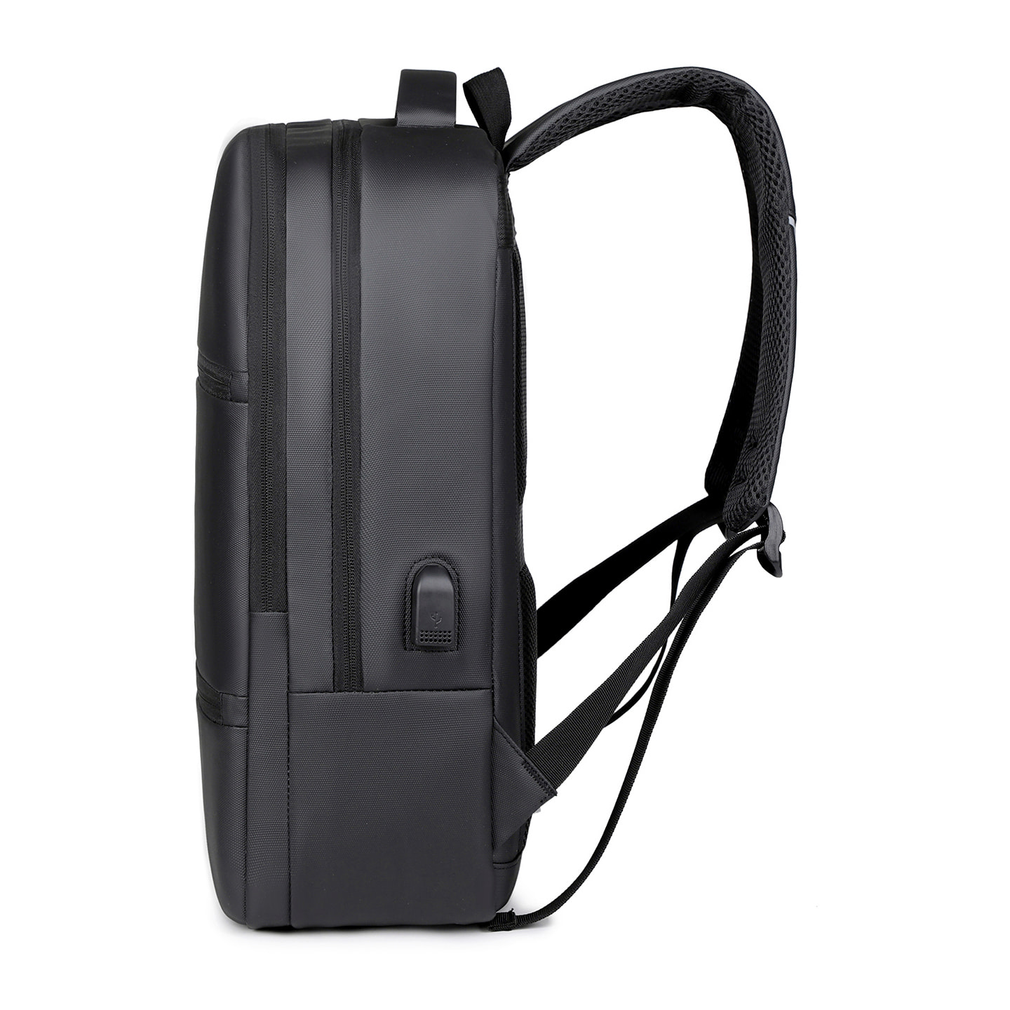 Mochila de viaje con gran resistencia, impermeable y con conexión USB. Acolchada y ventilada.