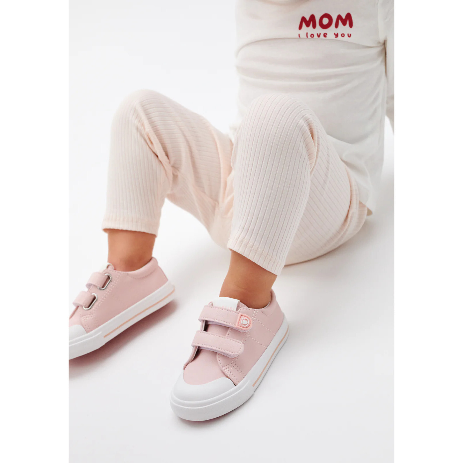 Sneakers per neonati con punta larga e design accattivante