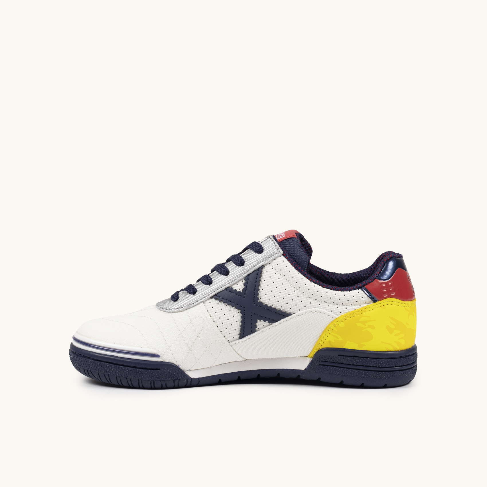 Zapatilla de Fútbol Sala Infantil Blanca con Detalles Amarillo y Azul MUNICH G-3 KID 451