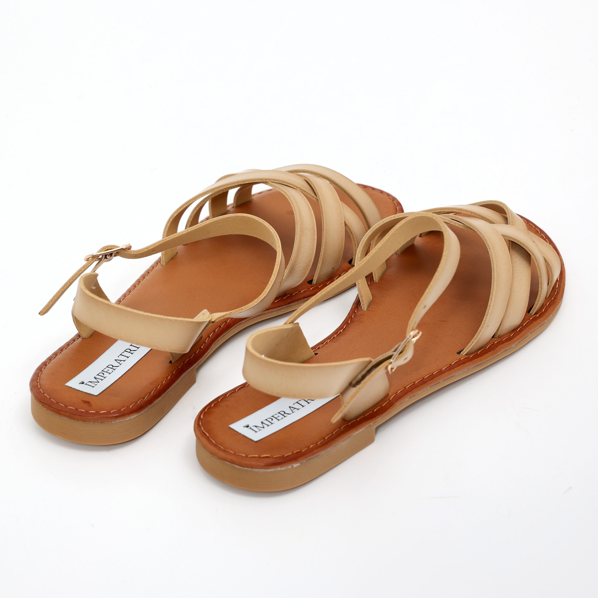 Sandali bassi in simil pelle con fasce incrociate