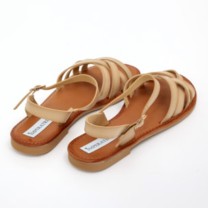 Sandali bassi in simil pelle con fasce incrociate