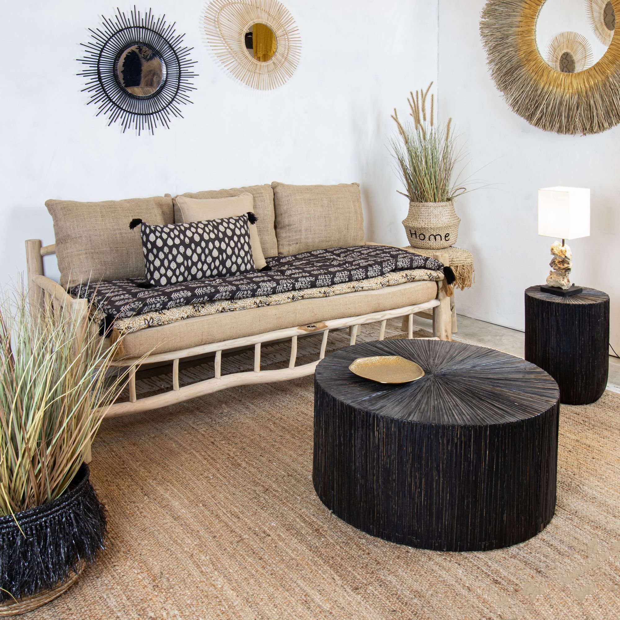 Table basse en bois et feuilles de cocotier TUPAI
