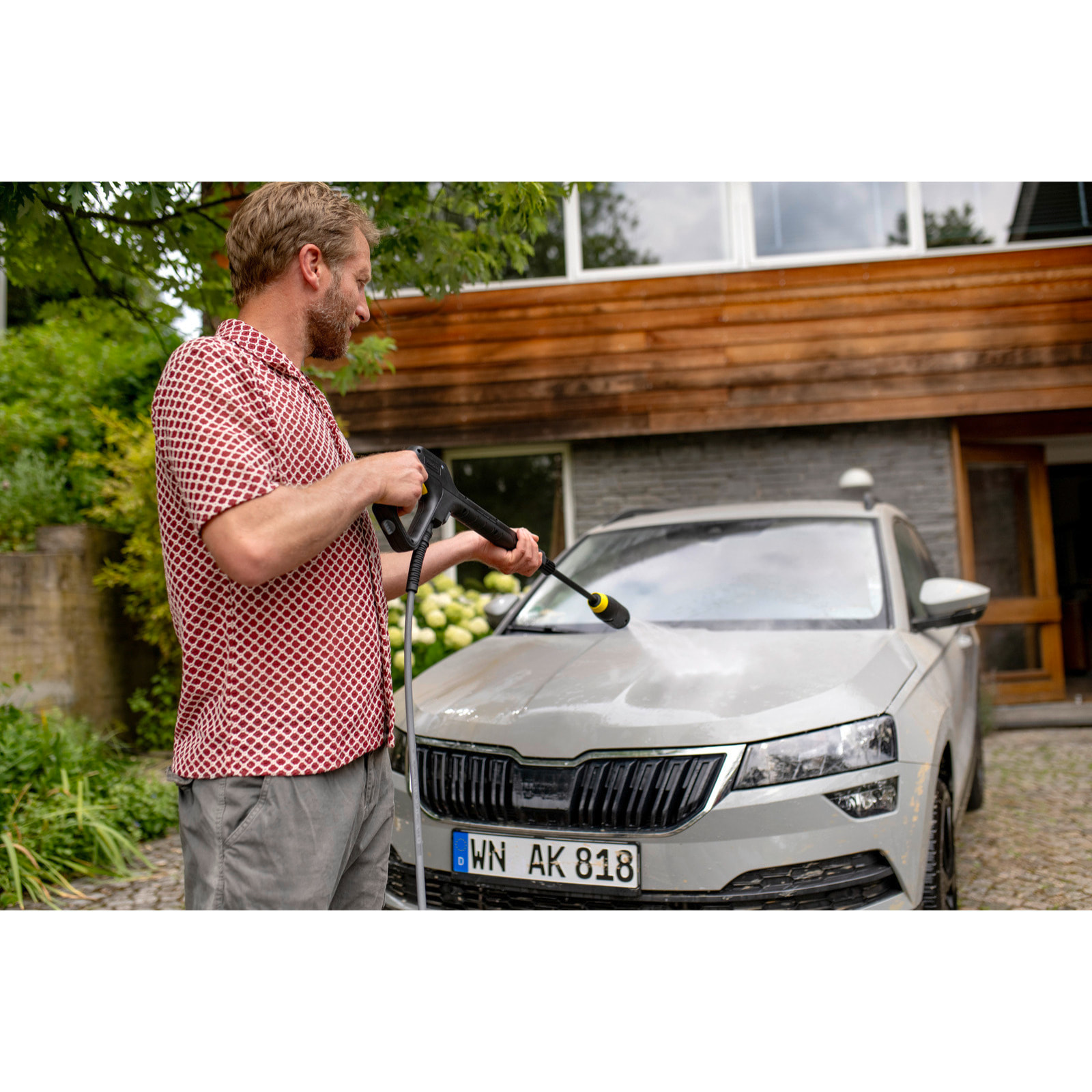 Nettoyeur haute pression Karcher K4 Comfort Premium - 130 bars - 420L/h - enrouleur