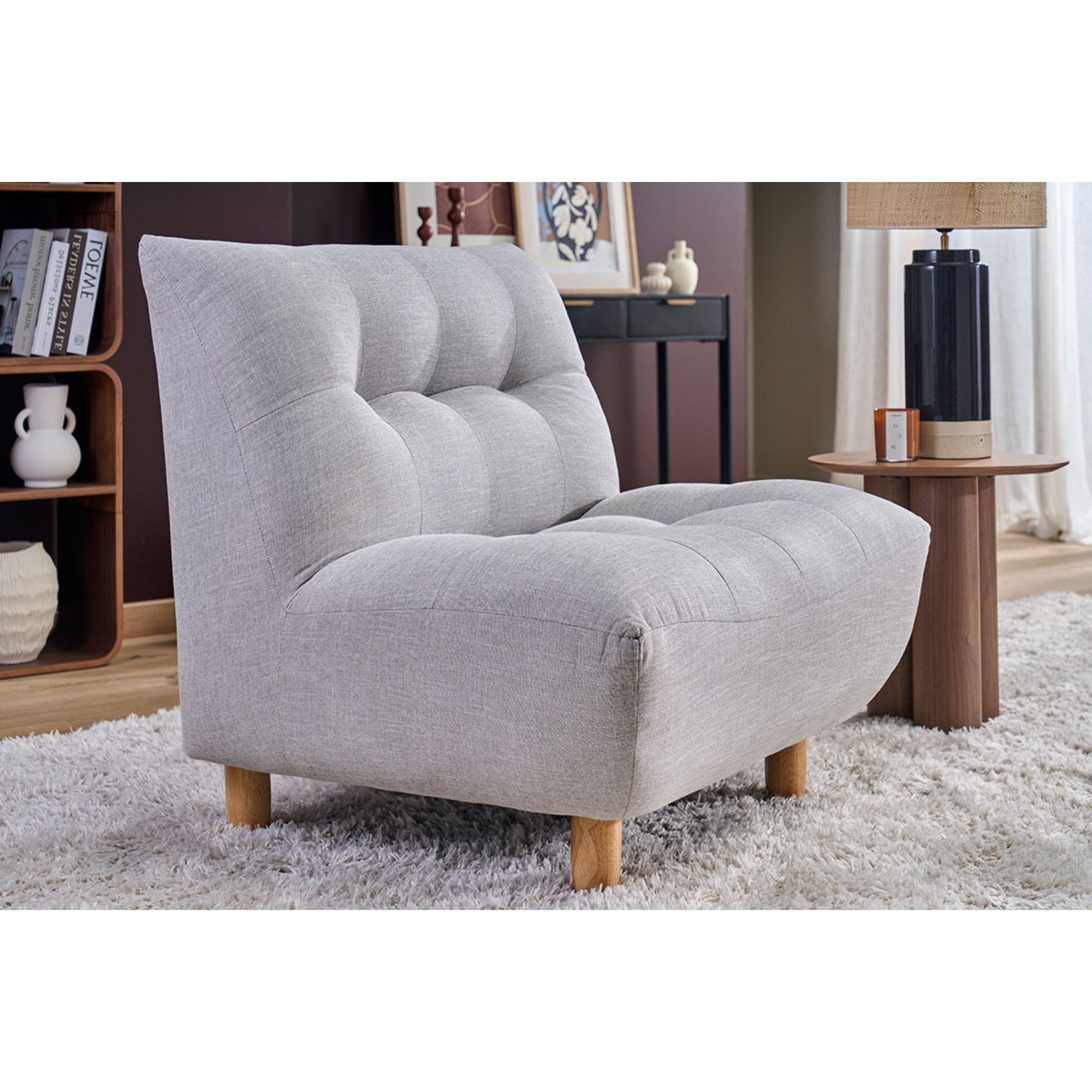 Fauteuil scandinave en tissu gris clair et bois clair YUMI