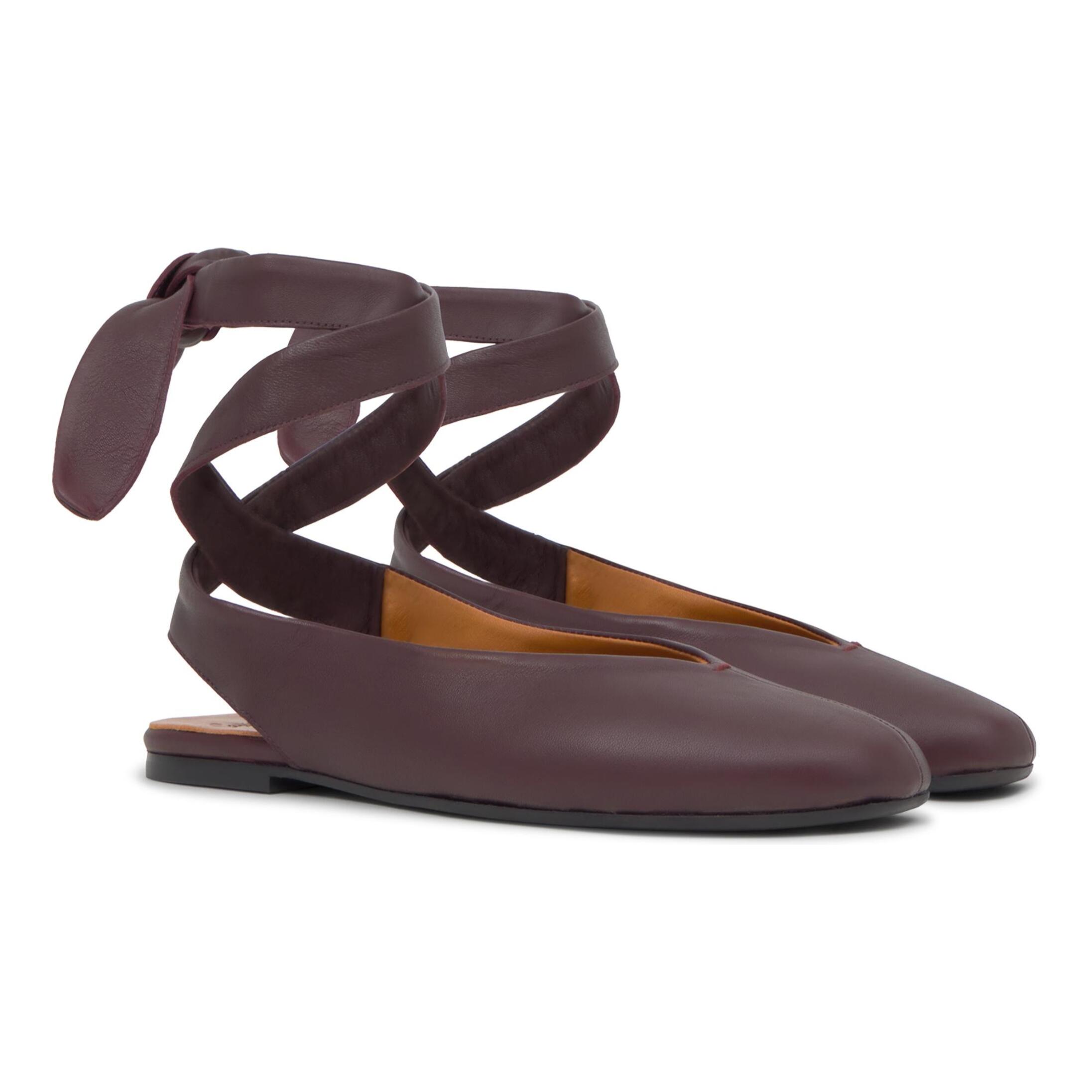Bailarina plana Sybil en napa con cierre de cintas