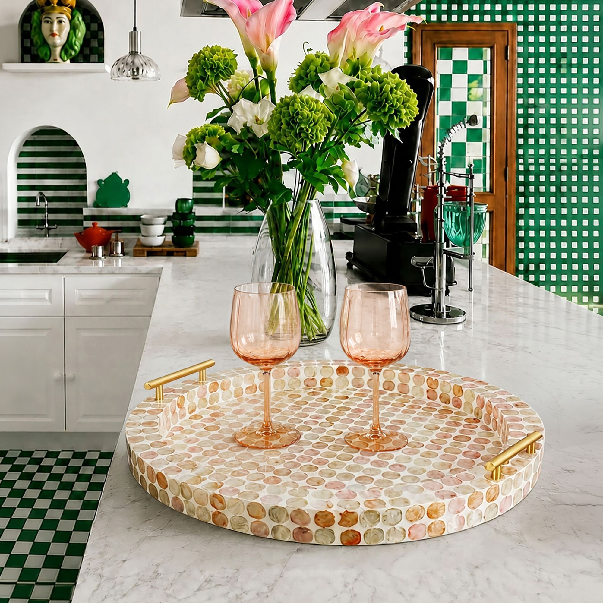 Plateau rond avec poignée en coquille de capiz rose ELORA