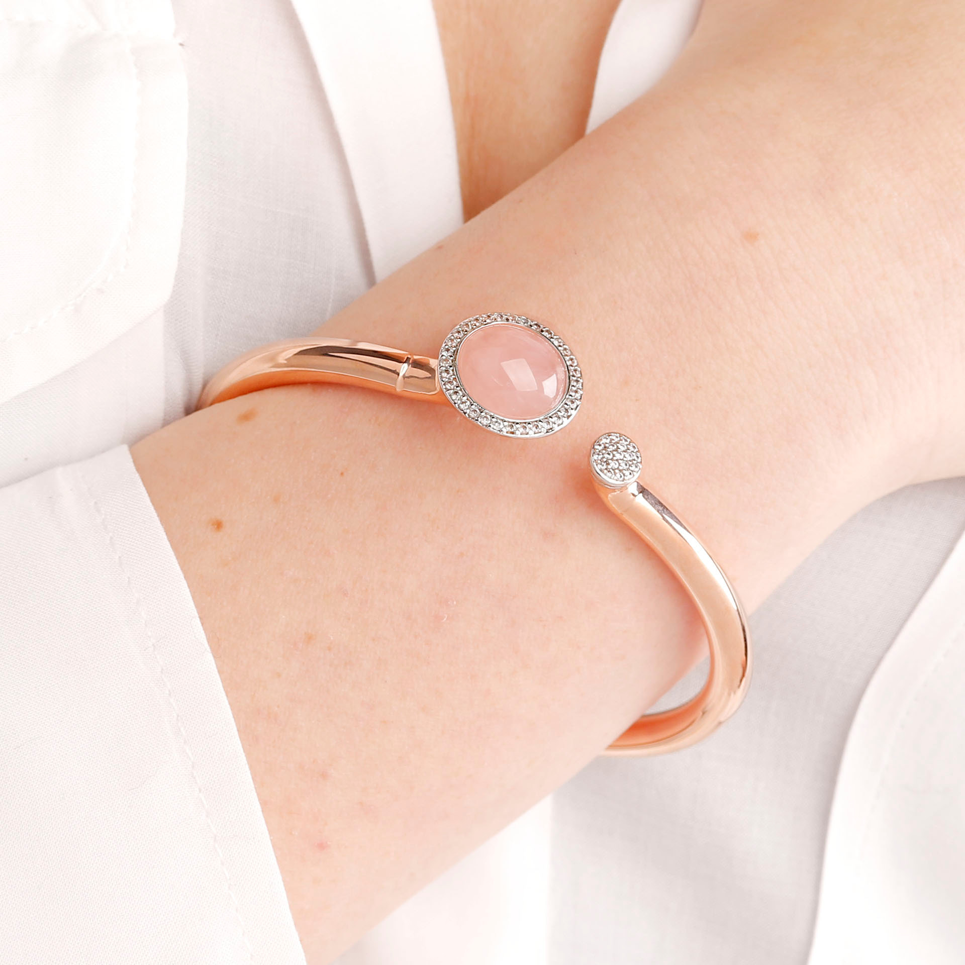 Bracciale Rigido con Pietra Naturale Tonda Quarzo Rosa e Pavé in Cubic Zirconia