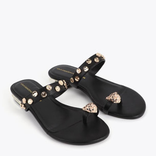 Sandalo basso con applicazione di testa di leopardo e borchie
