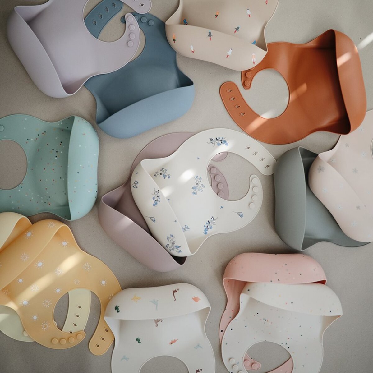 Mushie Babero Silicona Solid