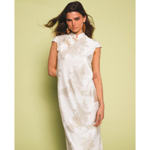 Vestido largo con escote de alamares