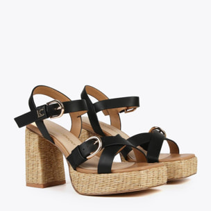 Sandali con tacco e fibbie