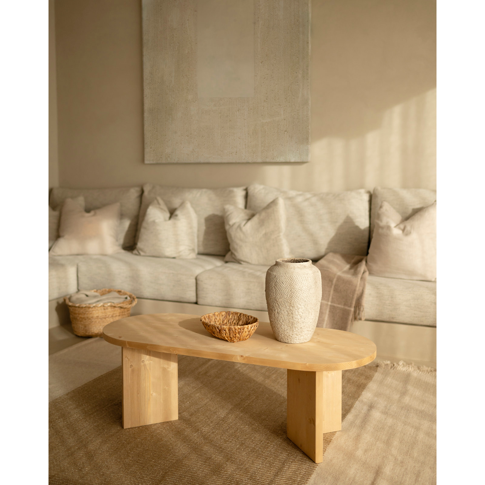 Mesa de centro de madera maciza en tono roble medio de 120cm Alto: 40 Largo: 120 Ancho: 50