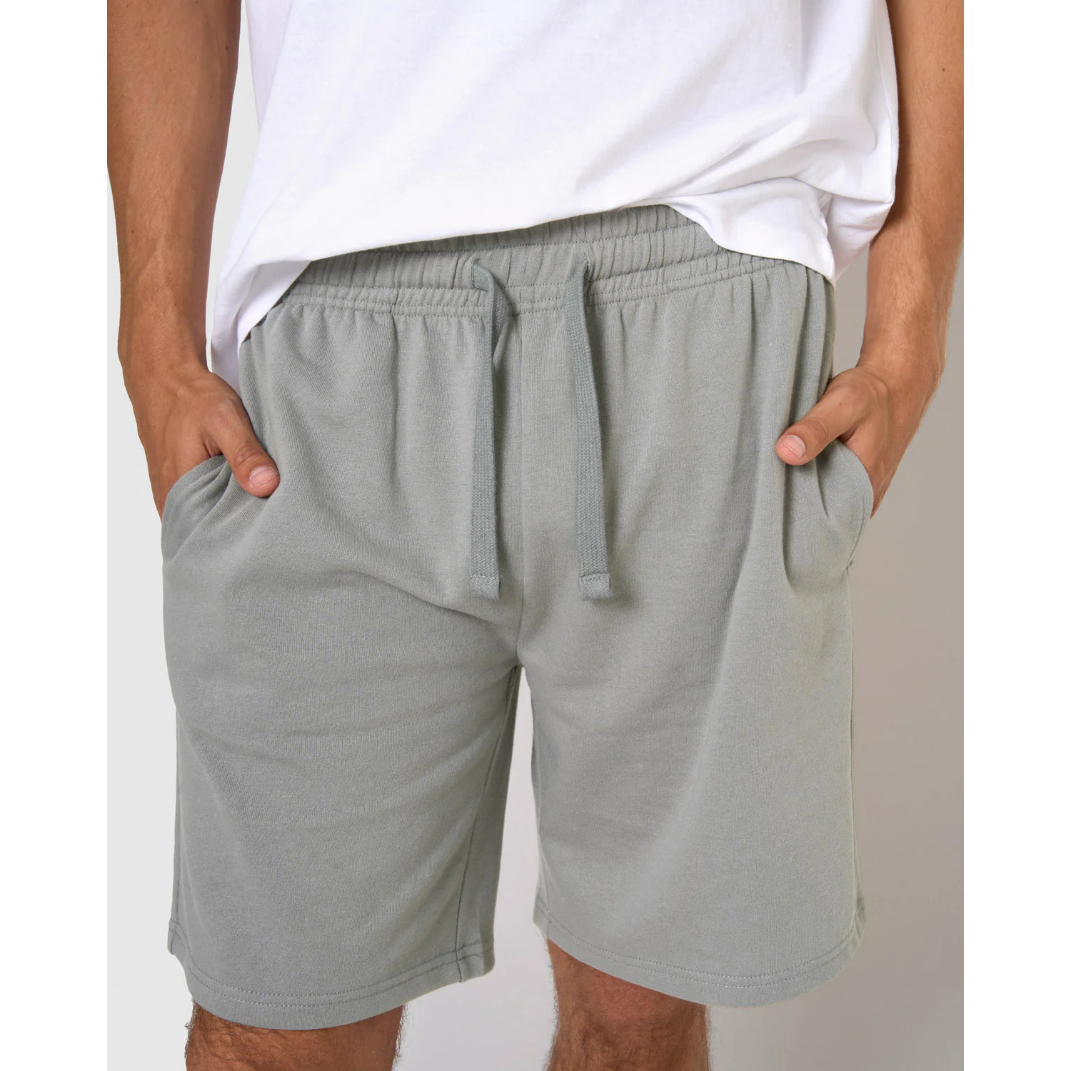 Pantalón corto básico deportivo liso gris