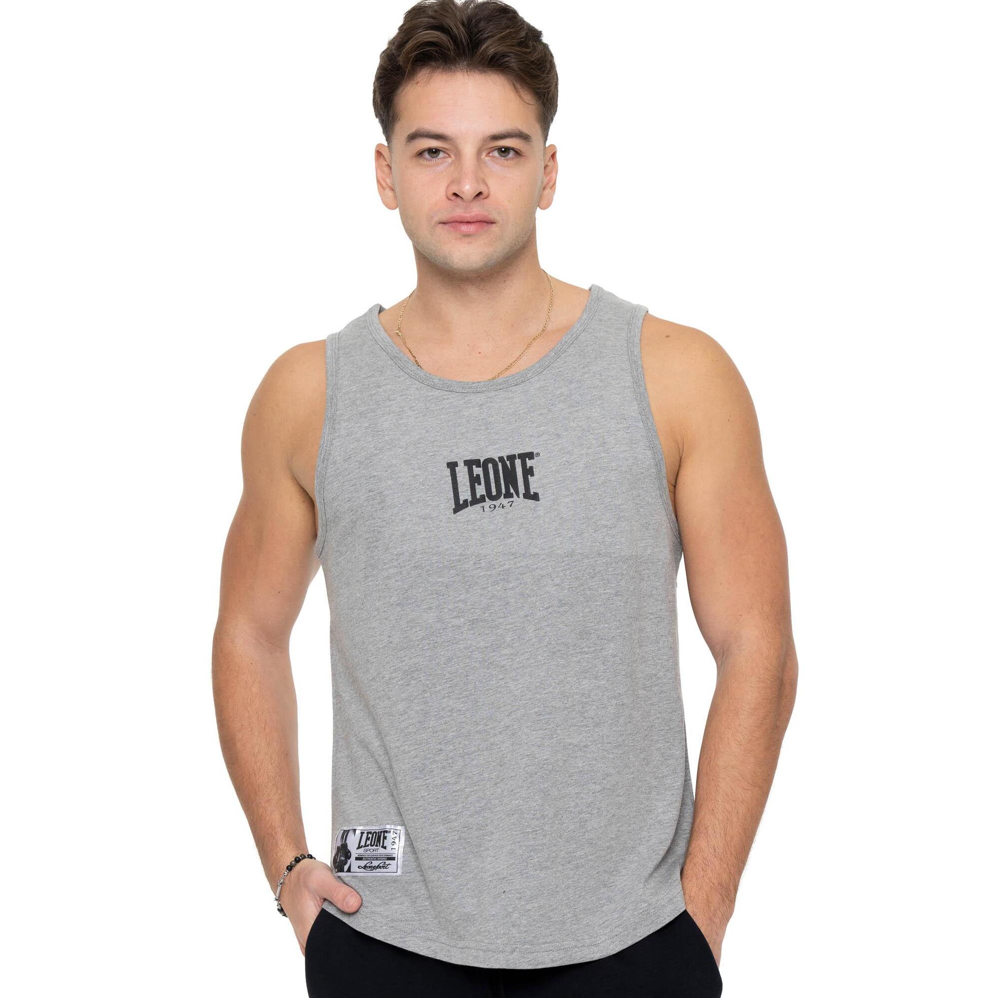 Boxeo del hombre del tanque