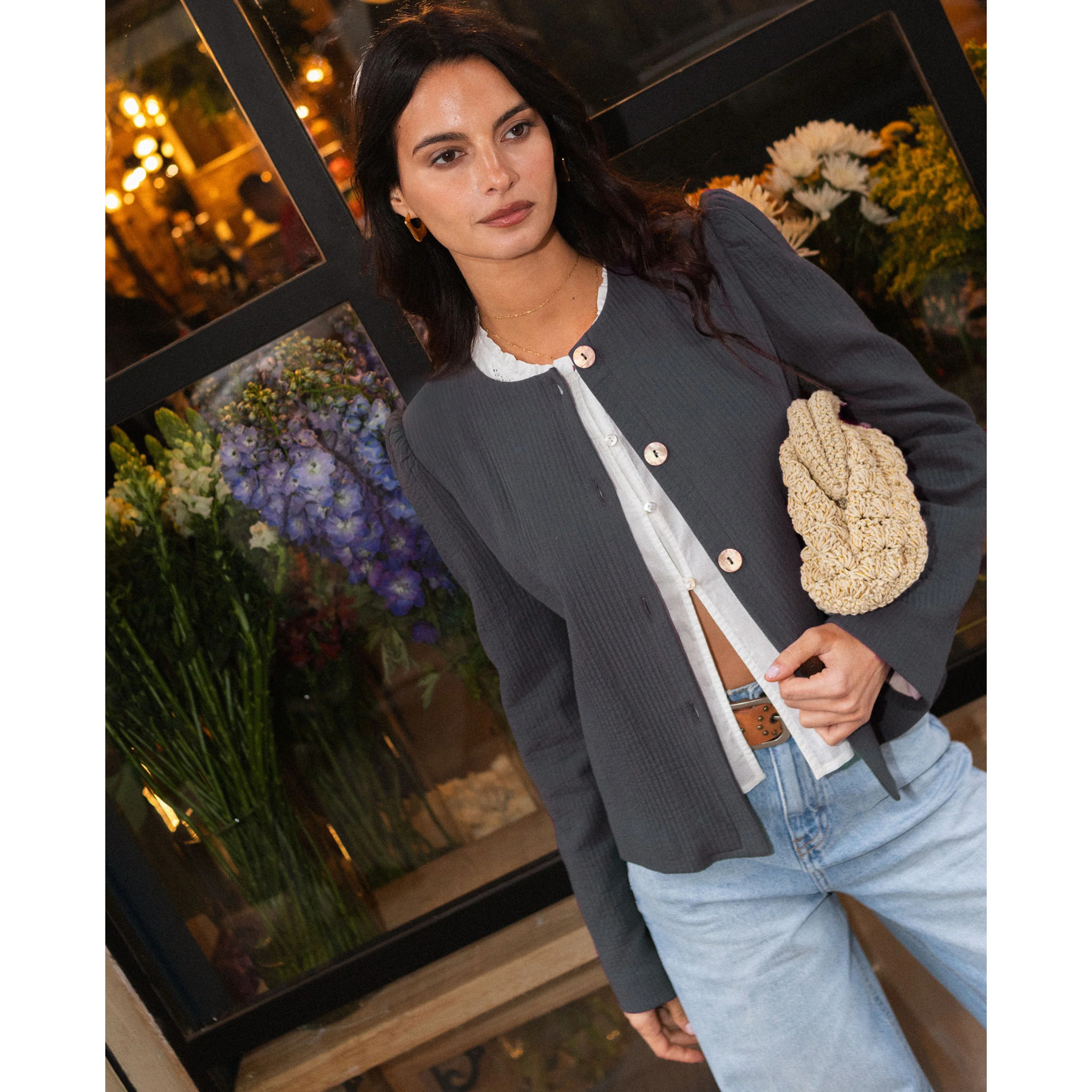 Chaqueta de mujer entallada con hombreras