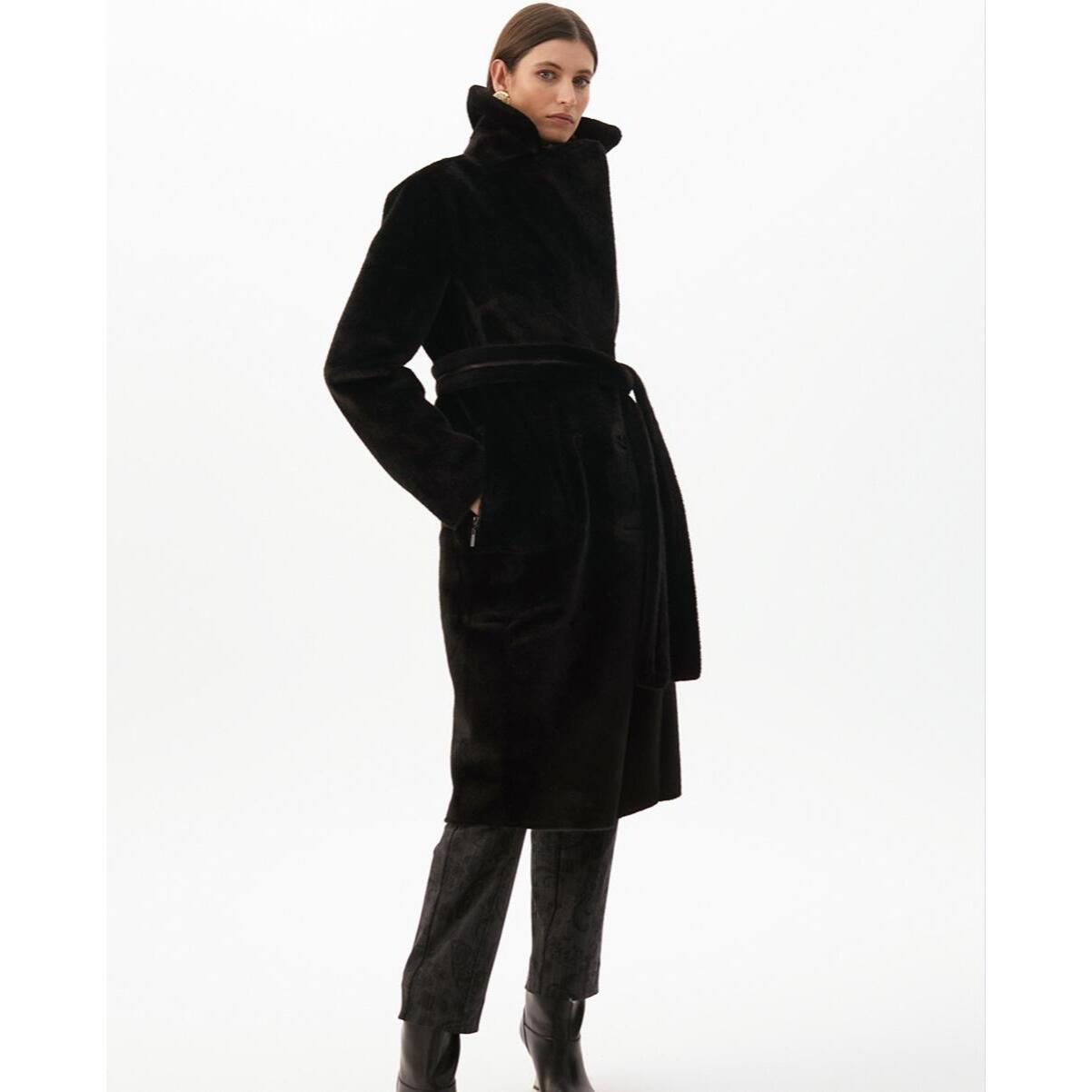 Cappotto lungo in piume nero