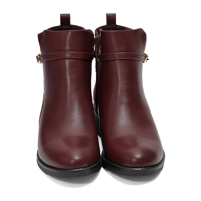 Stivaletto in simil pelle con fibbia dorata