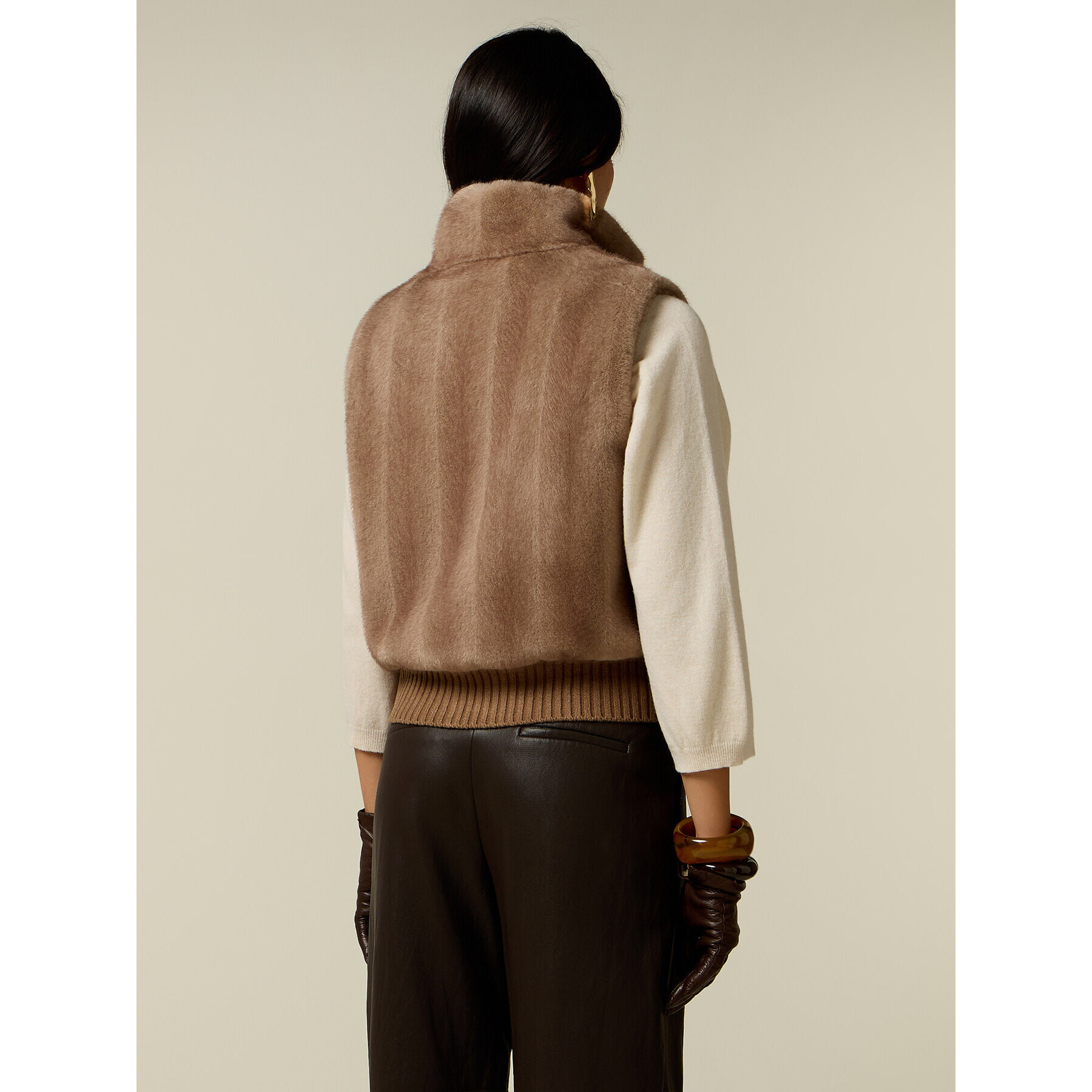 Oltre - Gilet effetto peluche con collo alto - Beige
