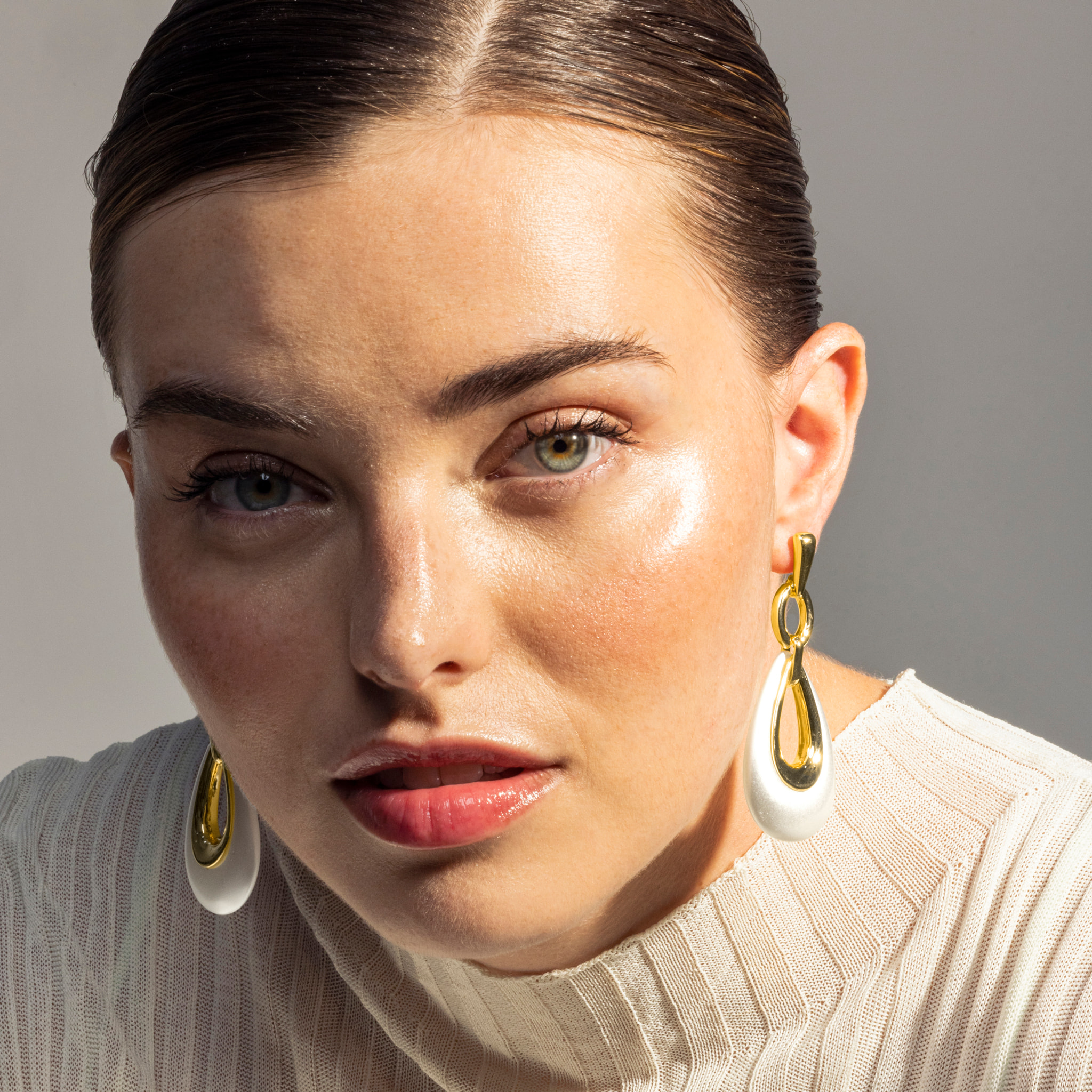 Pendientes Lux by Lux acabadoss en oro amarillo 18k