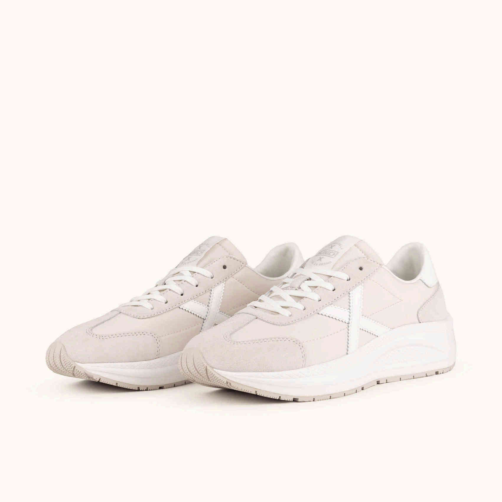 MUNICH AGORA 02 Zapatillas de estética urbana y técnica en color beige y blanco
