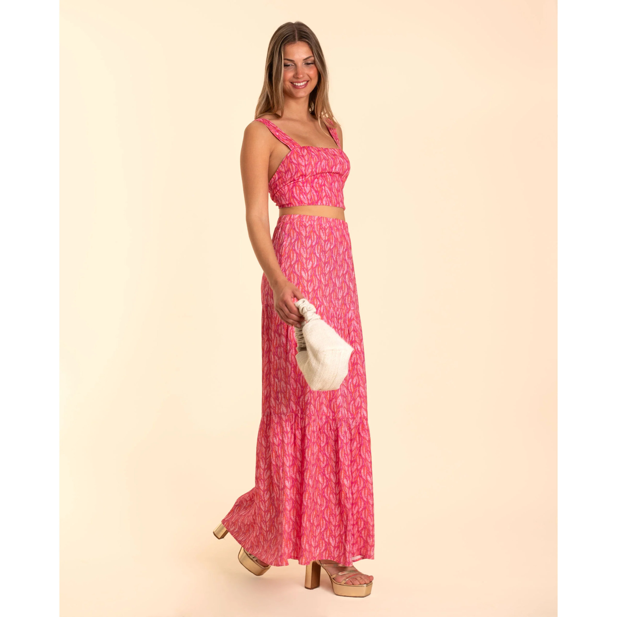 Blusa de mujer lazada en espalda y tirantes.