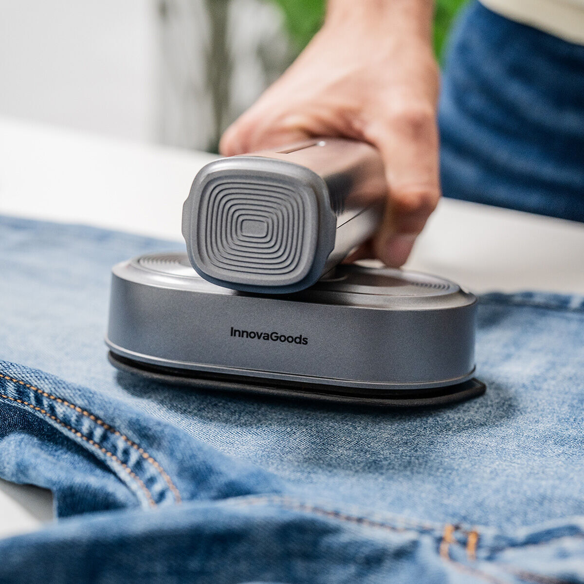 Ferro da Stiro da Viaggio Verticale a Vapore 2 in 1 Vaoron InnovaGoods