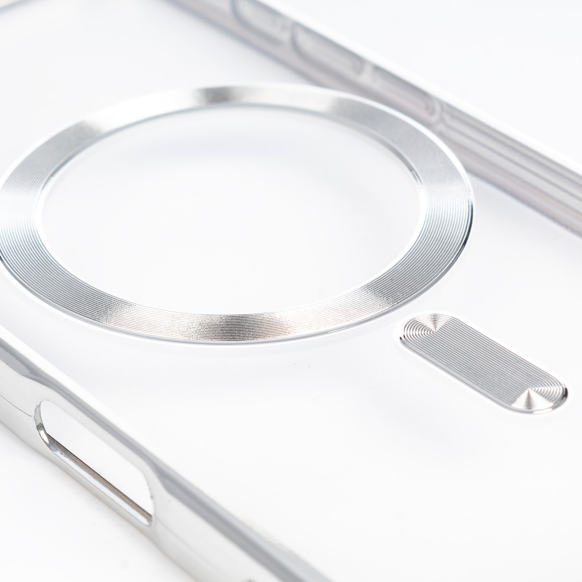 Carcasa transparente con cámara cubierta, bordes plateados, antichoque y antihuellas. Magsafe para iPhone 16.