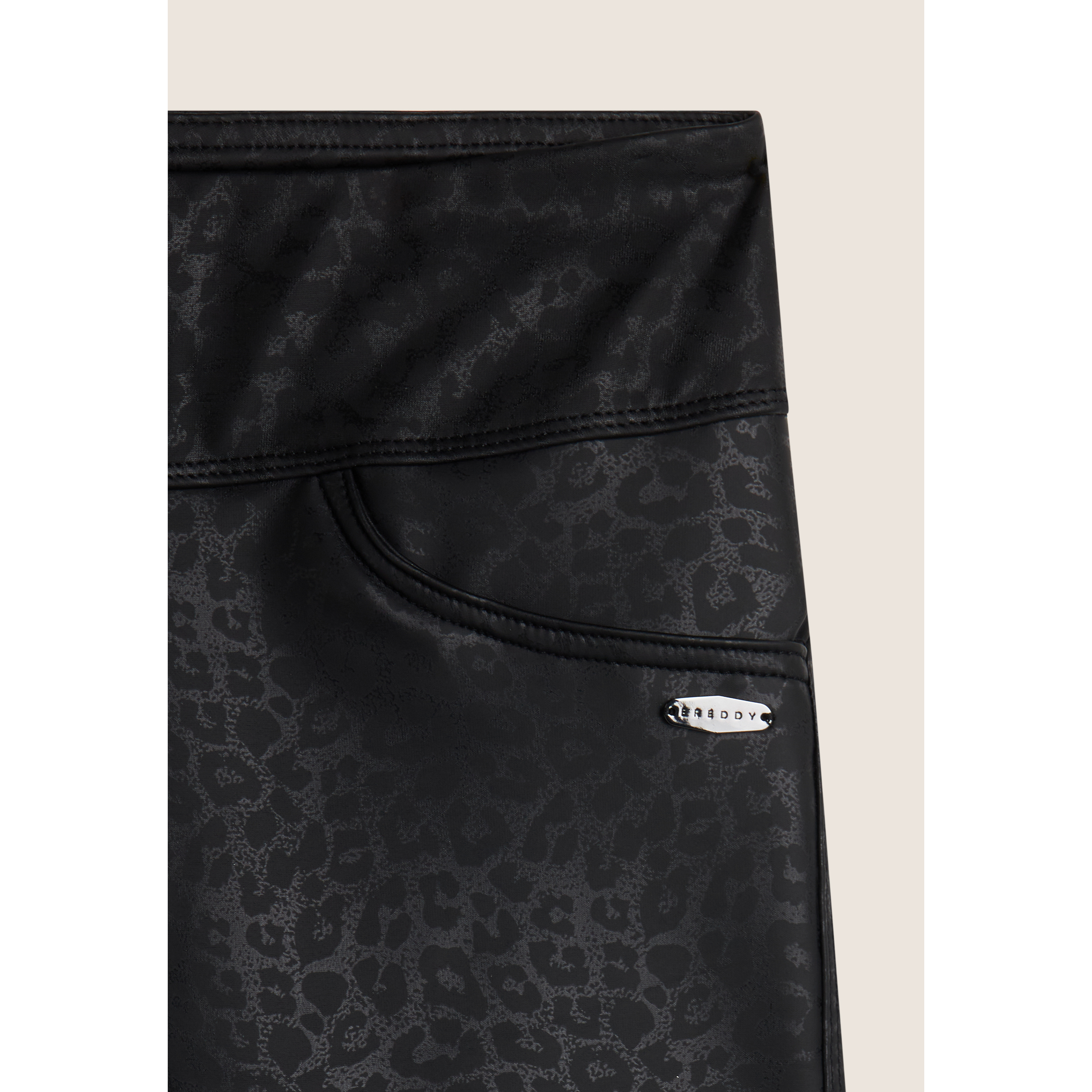 Leggings 7/8 in tessuto leopardato coated effetto pelle