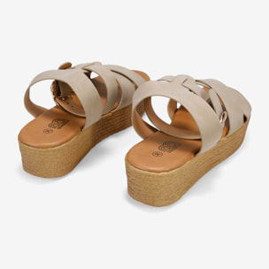 Sandalias plataforma beige con cierre de hebilla