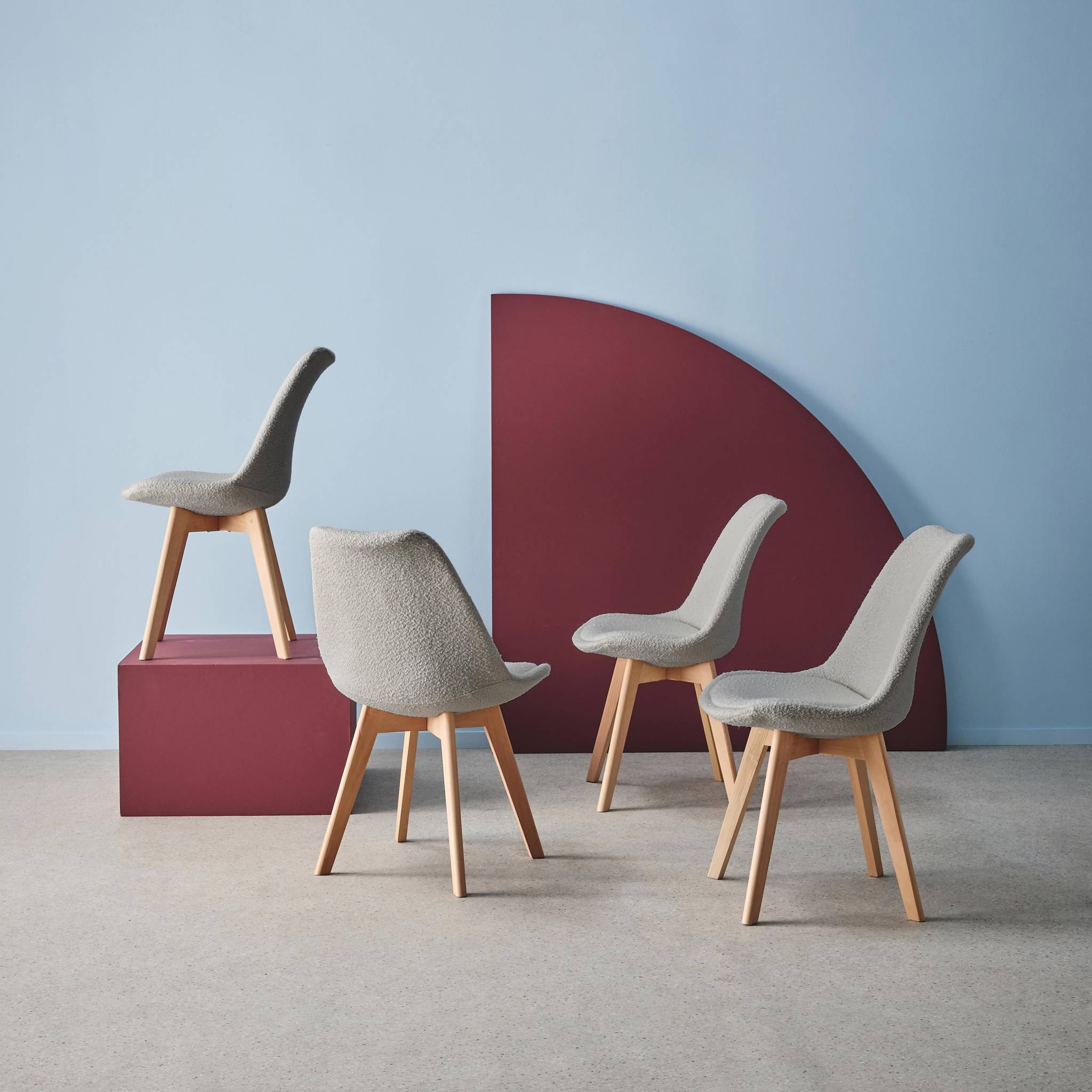 Lot de 4 chaises scandinaves revêtement bouclette texturée gris clair. pieds bois de hêtre - Nils