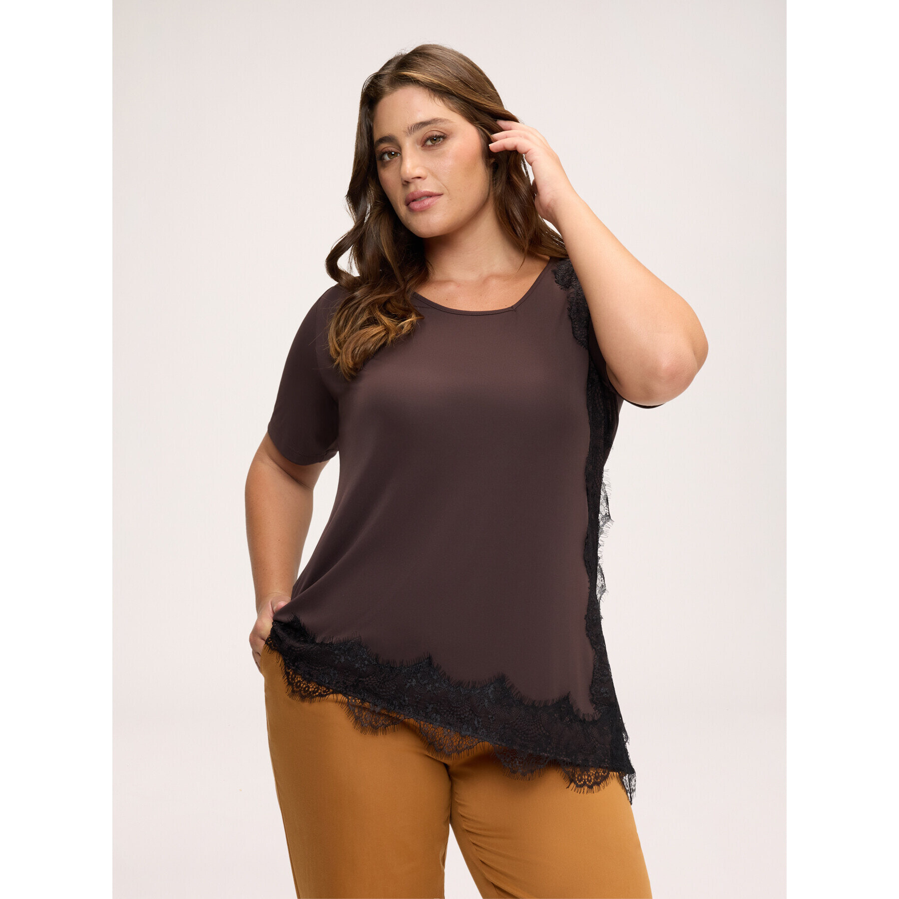 Fiorella Rubino - Top asimmetrico con bordo in pizzo - Marrone