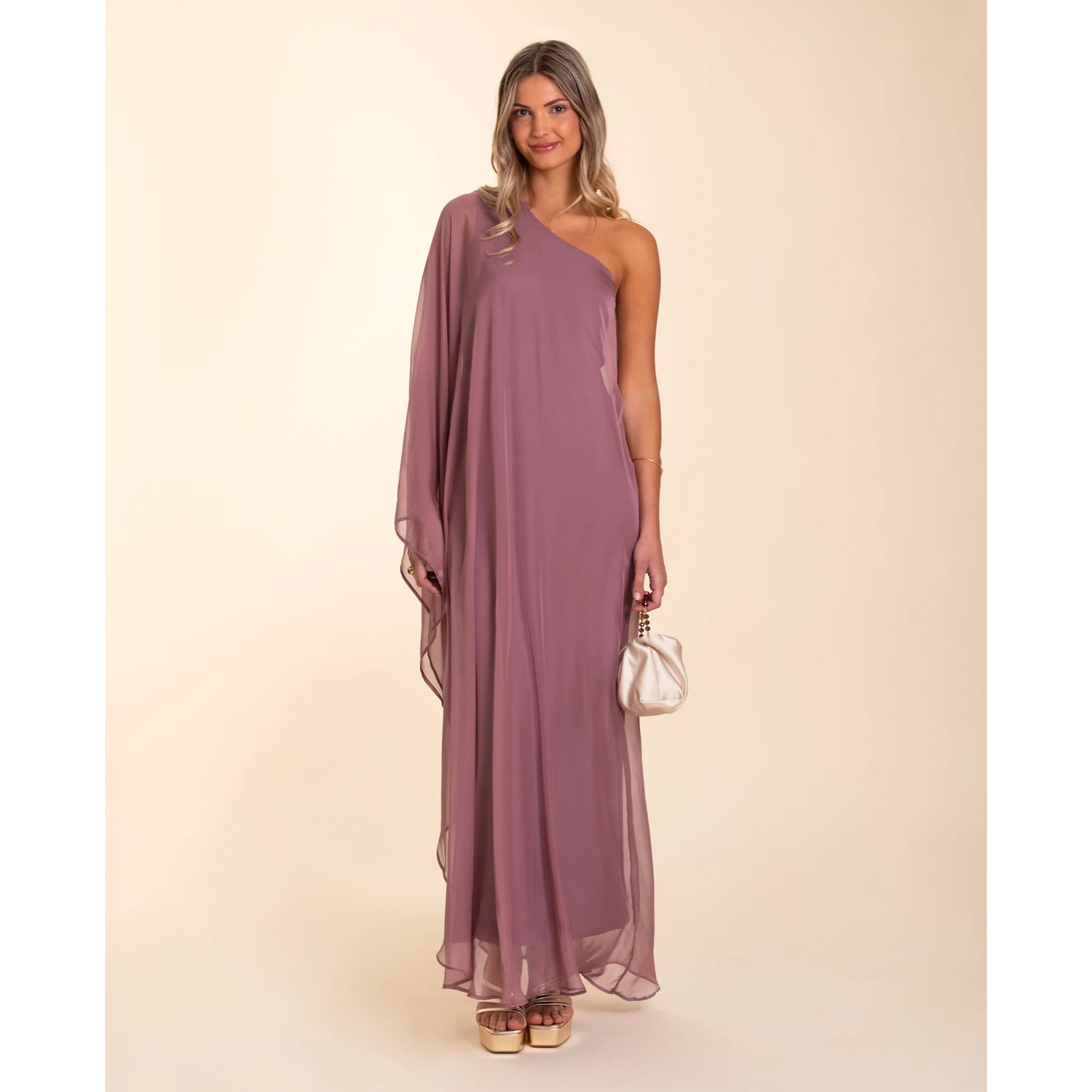 Vestido largo con capa asimétrico