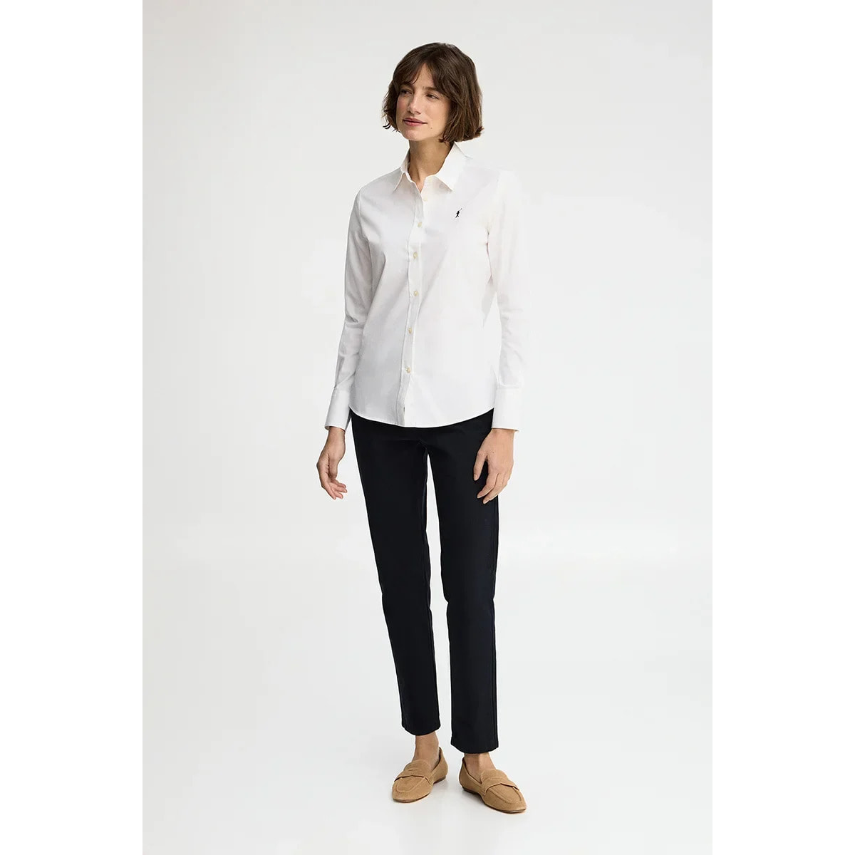 Camisa de popelín blanca con corte slim y bordado Rigby Go