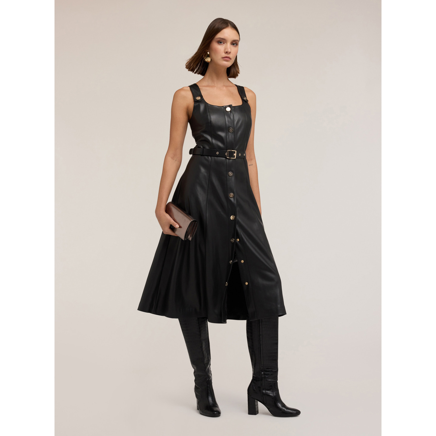 Motivi - Vestido evasé con cinturón en tejido recubierto - Negro