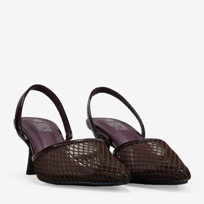 Zapatos de tacón marrones destalonados de malla