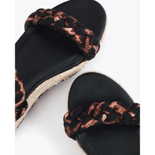 Zeppa con cinturino intrecciato e dettagli metallici