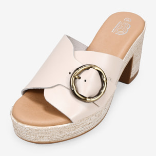 Sandalias de piel beige destalonadas con tacón efecto esparto