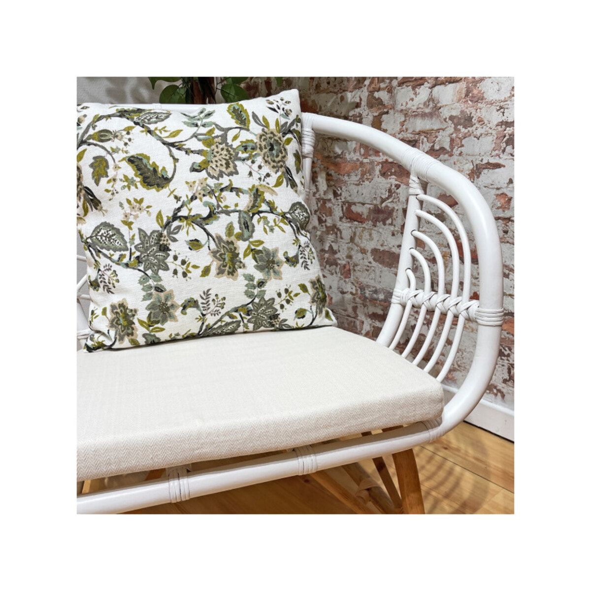 Fauteuil relax en rotin tressé bicolore blanc avec coussin – AURA