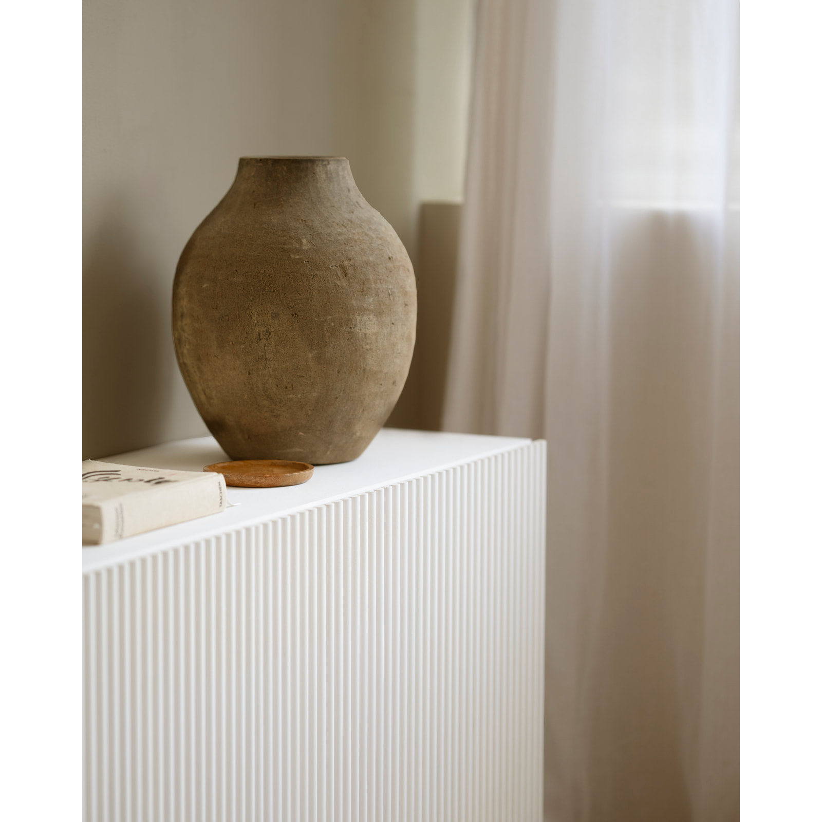 Buffet en bois de sapin et pin en ton blanc 152x42cm Hauteur: 71 Longueur: 152 Largeur: 42