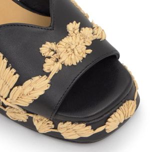 Sandalia Vasilia tacón forrado en napa con motivos florales bordados y hebilla