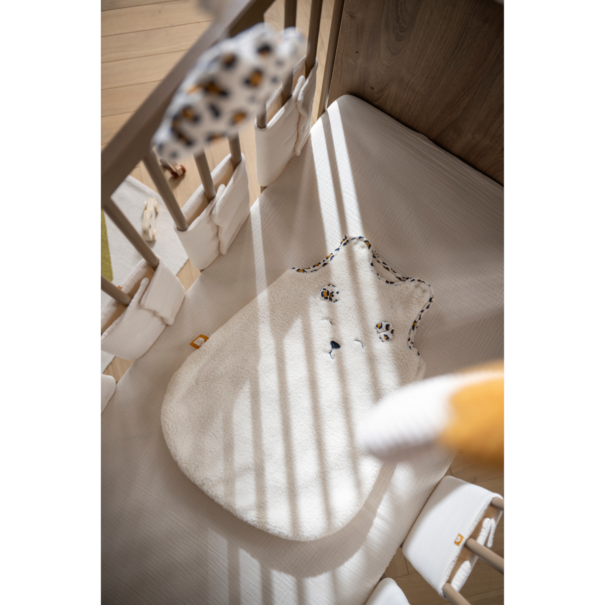 Gigoteuse bébé naissance hiver en sherpa et détails léopard