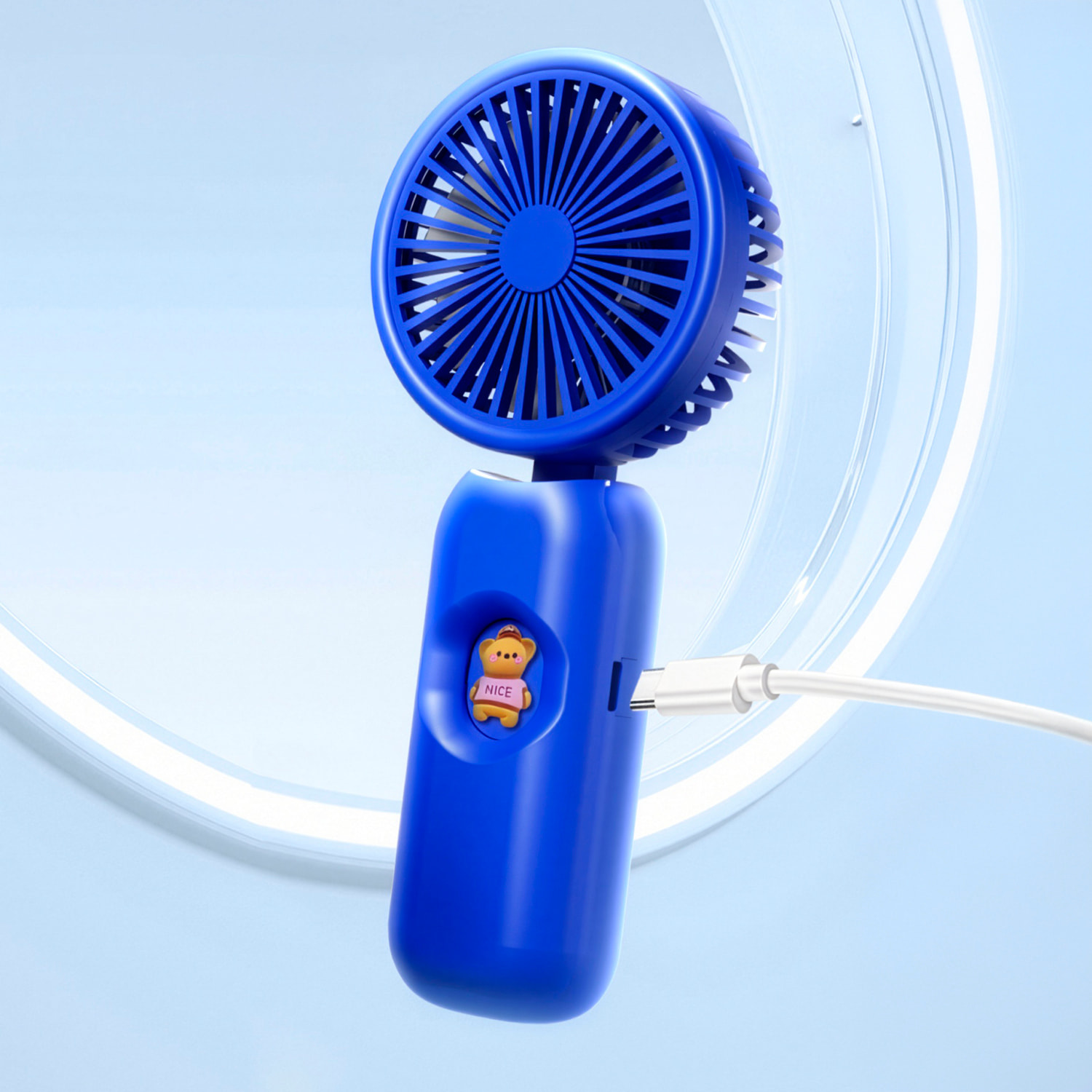 Ventilador portátil FS04 con 3 velocidades ajustables y batería recargable. Ajuste de 180°. Compacto, ligero y fácil de transportar.
