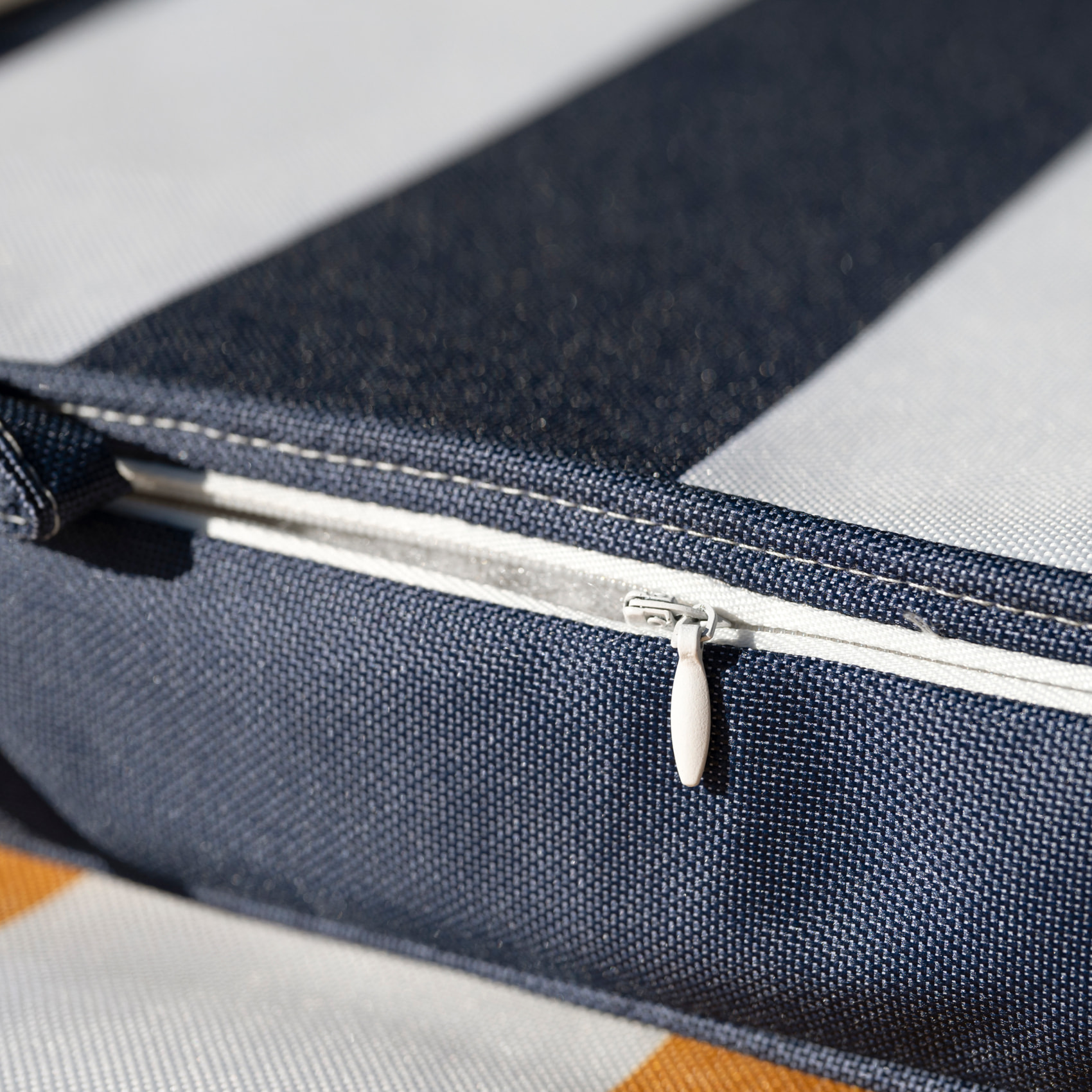 Galette de chaise imperméable déhoussable à rayures ARCACHON - Bleu Foncé