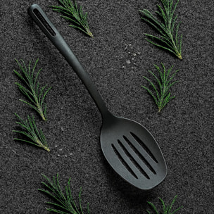 cuchara de cocina ranurada en color negro 30,3x9,5cm