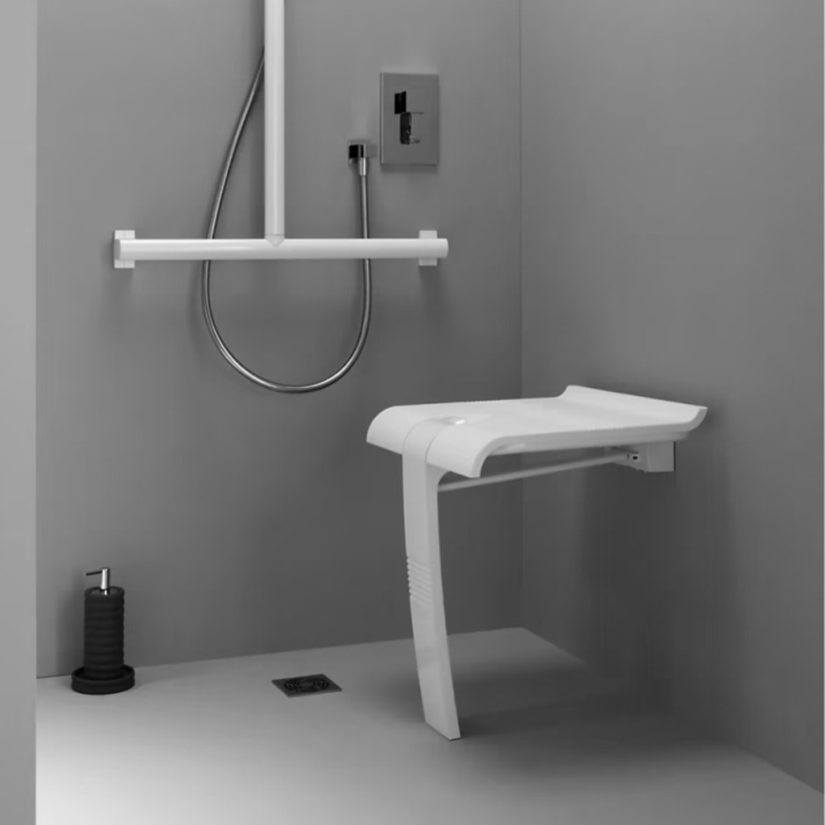 Siège de douche PMR PELLET Design escamotable blanc piètement aluminium époxy blanc