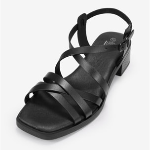 Sandalias de piel negras con tacón bajo