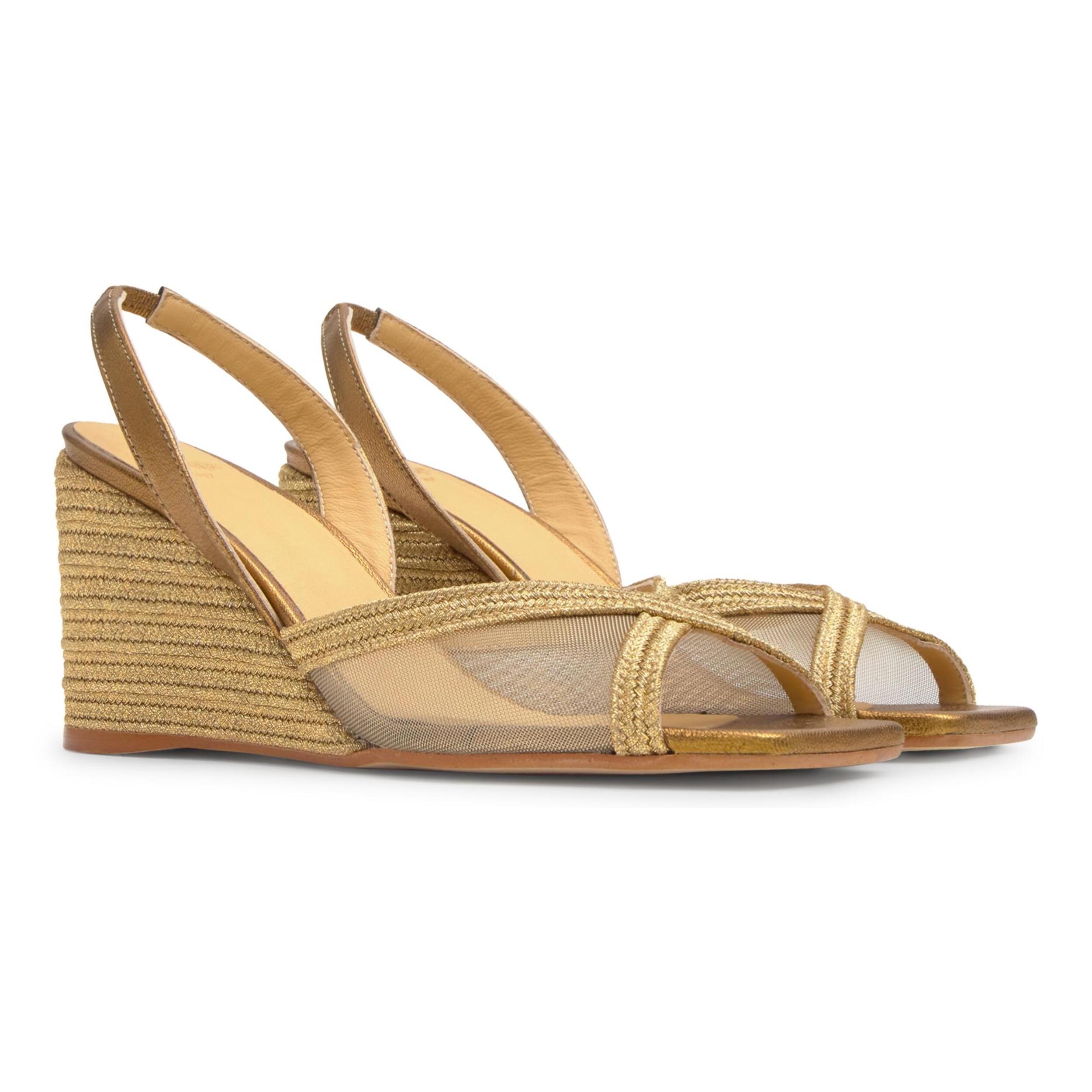 Sandalia Betty destalonada cuña forrada en malla y trenzado metalizado artesanal