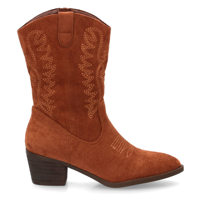 Botín cowboy mujer con bordados en la caña