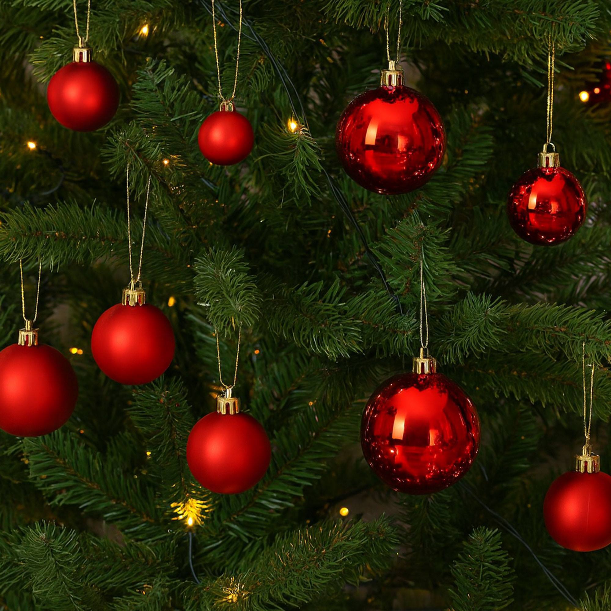 Conjunto de 60 bolas de navidad en color rojo en varios diseños y acabados