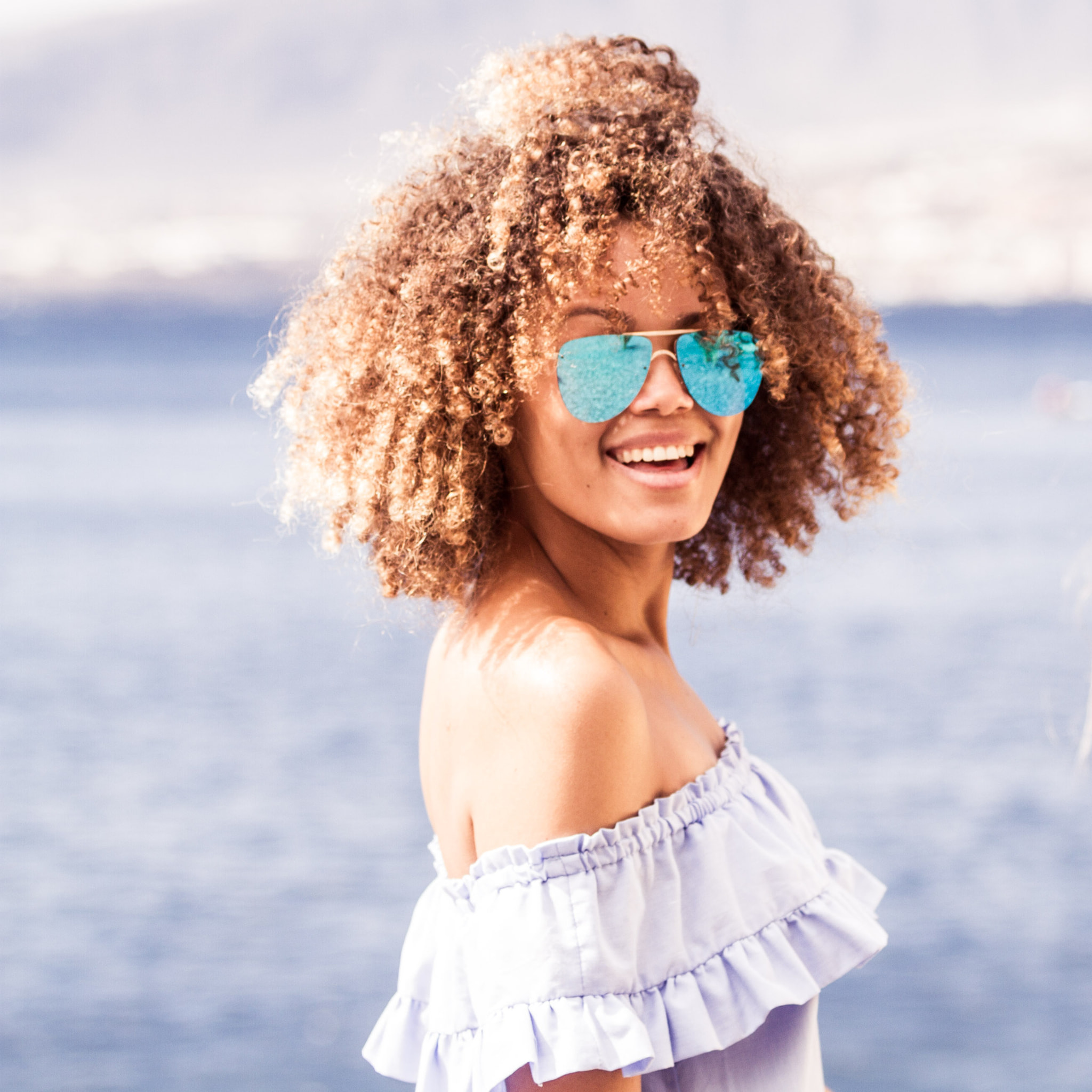 Gafas de sol OCEAN LONG BEACH - Nuevo montura dorado mate / Plana revo azul cielo real